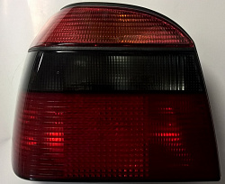 VW Golf III 09/91-> Фонарь задний красно/черно/красный, левый